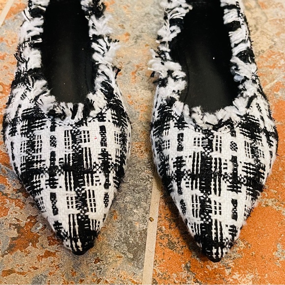 🕊️NWOB! Beautiful Black & White Wool Plaid Fringe Flats! - Picture 2 of 9